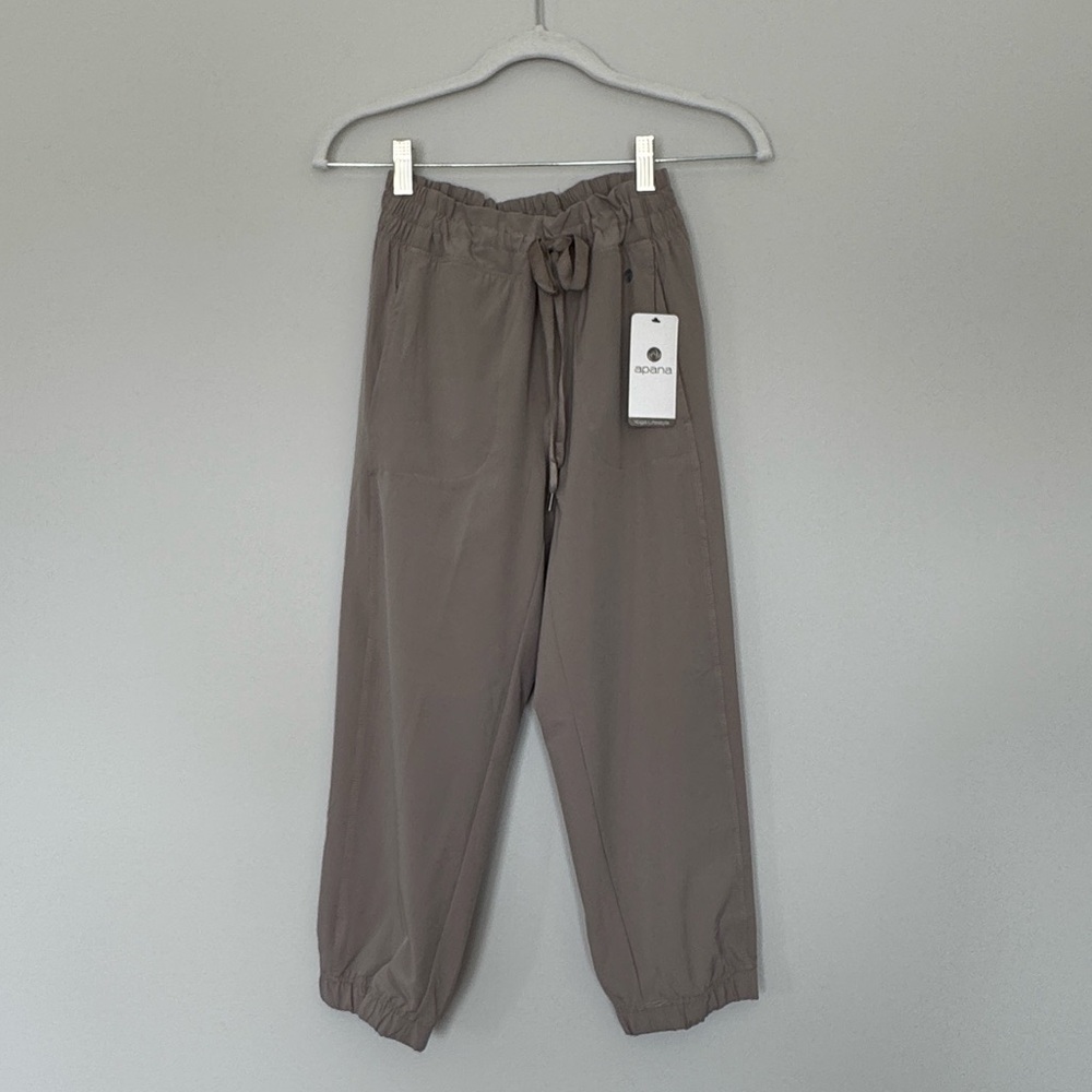 Apana Yoga Lifestyle Capris